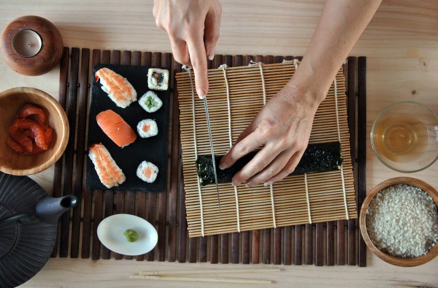 making-sushi_237709048