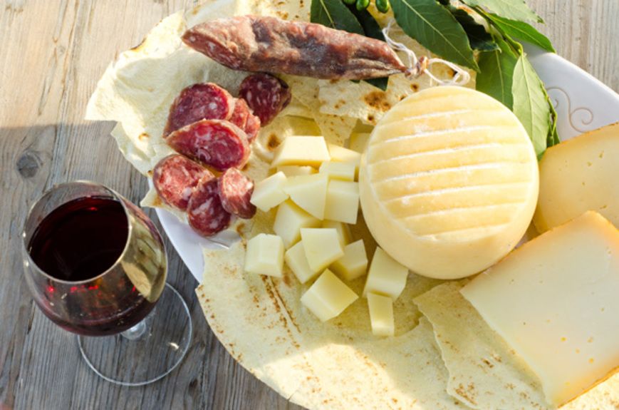 sardinian-cheese_105845948
