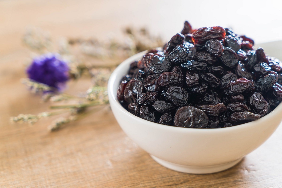 black raisins in bowl