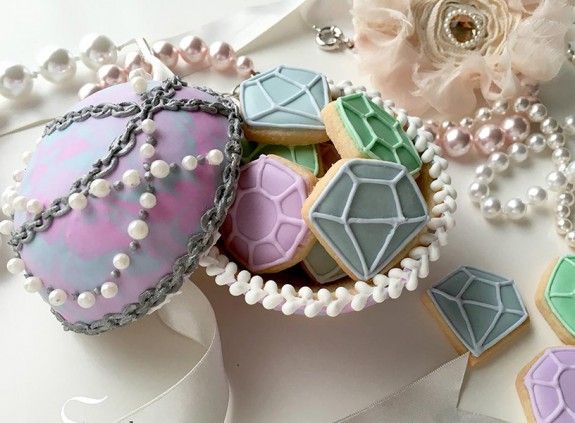 SweetAmbs-Jewelry-Cookie-Box_ANOIGMA