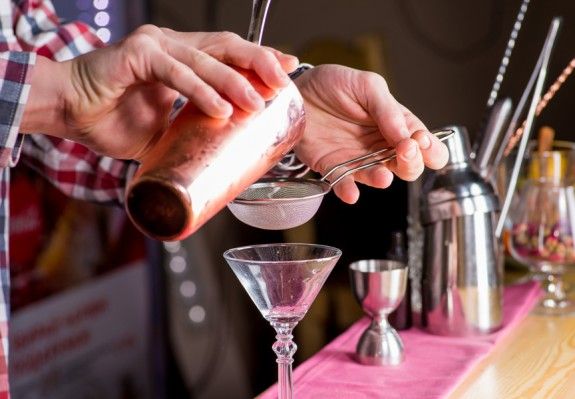 bartender-cocktail-anoigma