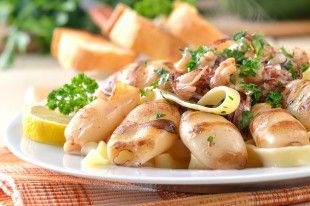 11589820 – grilled squids on italian tagliatelle