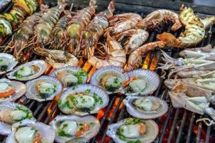 43660895 – grill mollusk, mussel cooking seafood street food and beach bbq