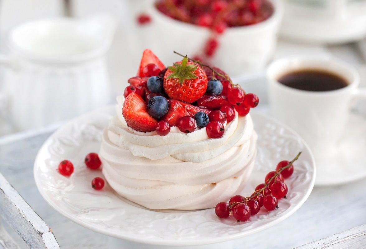 Pavlova meringue cake with fresh berries