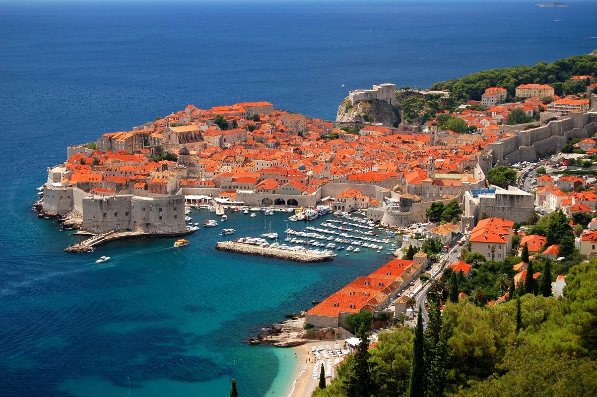 19643181 – picturesque view on the old town of dubrovnik, croatia