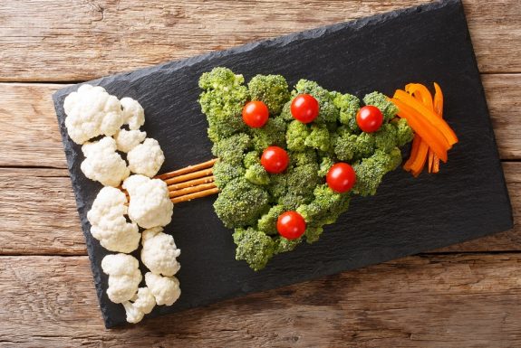 Beautiful food: Christmas tree of broccoli, cauliflower, tomatoe