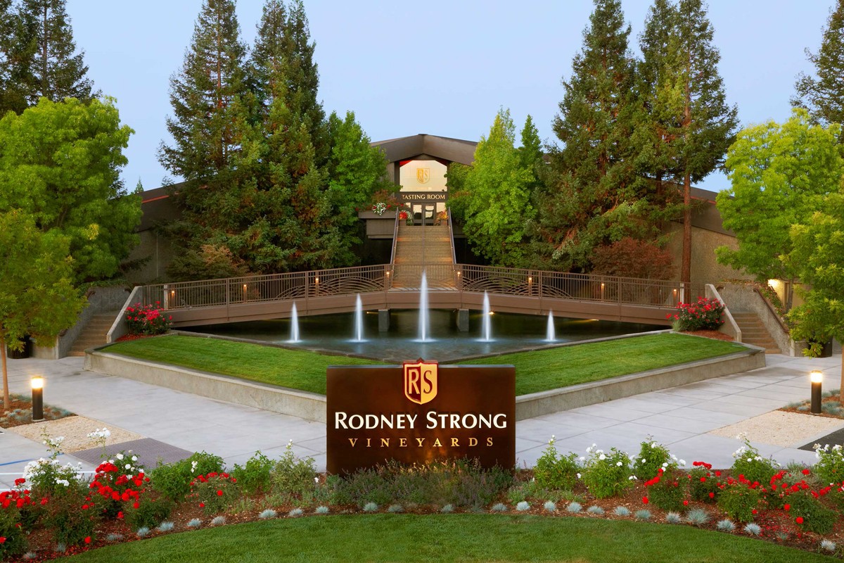 Rodney_Strong_Winery_Building-1