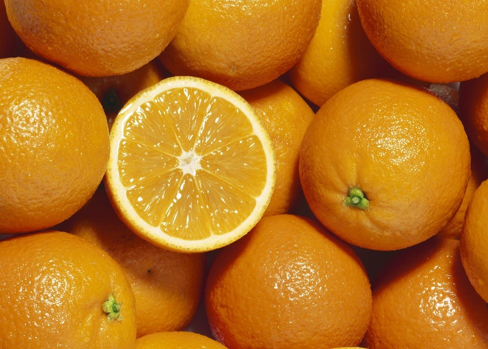 Two oranges. Апельсин с двойной попкой. Два апельсина. Апельсин с двумя рожками. Апельсин на две части.