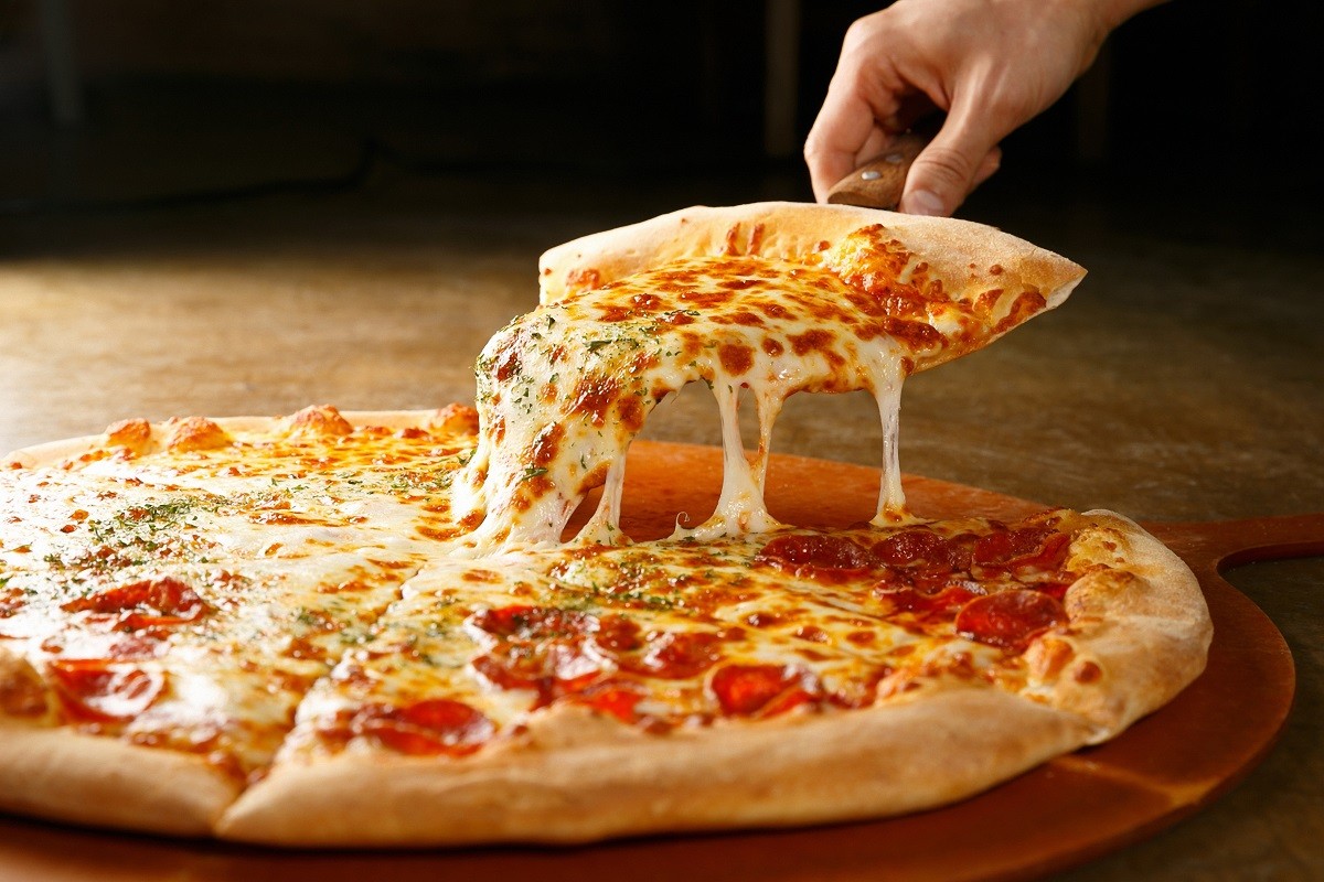 70114056 – pepperoni pizza on wooden board
