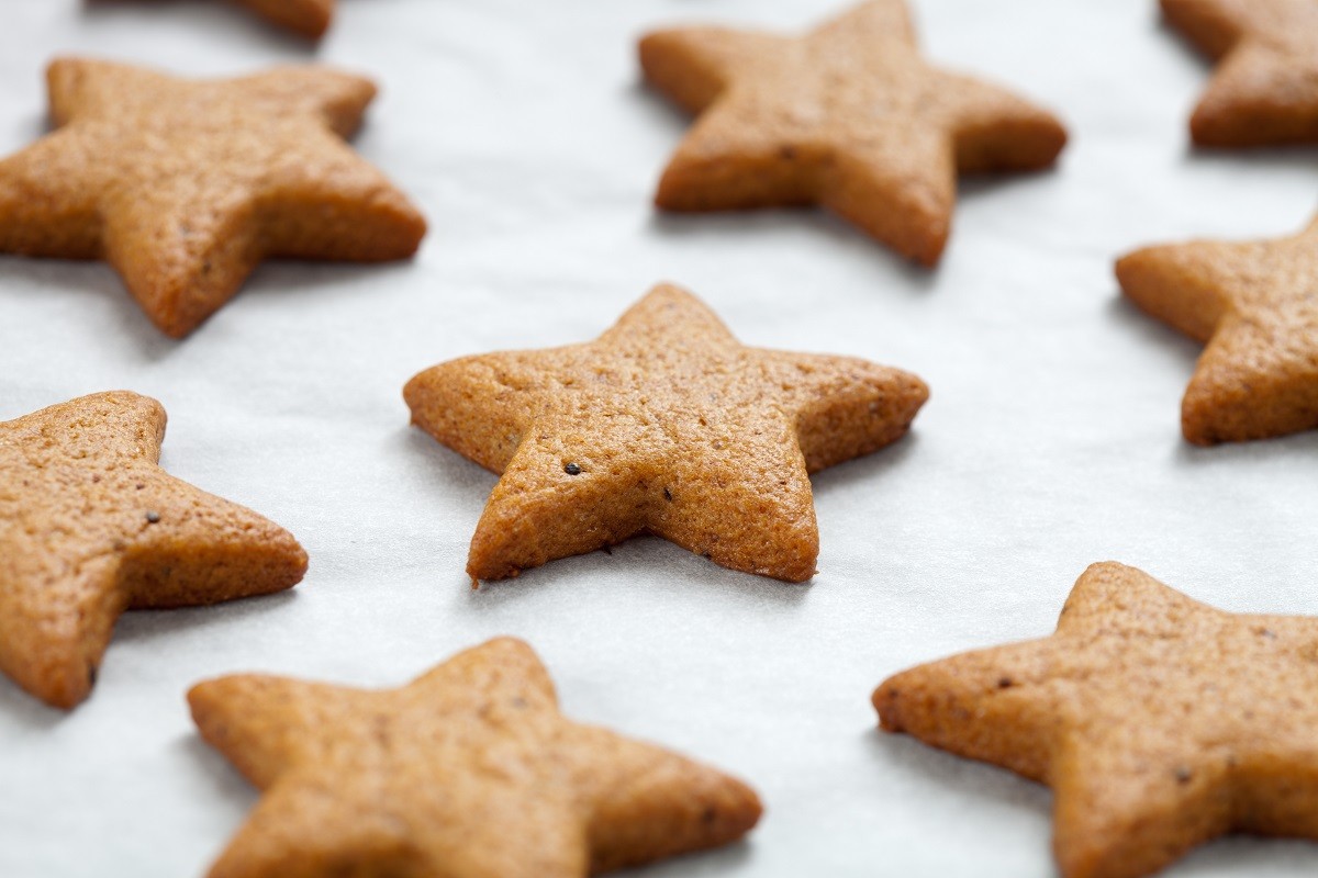 10708139 – baking star shape christmas cookies, selective focus