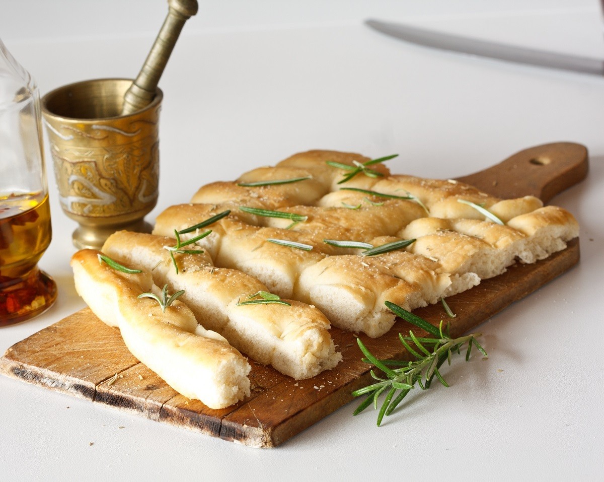 14169080 – white pizza with fresh rosemary
