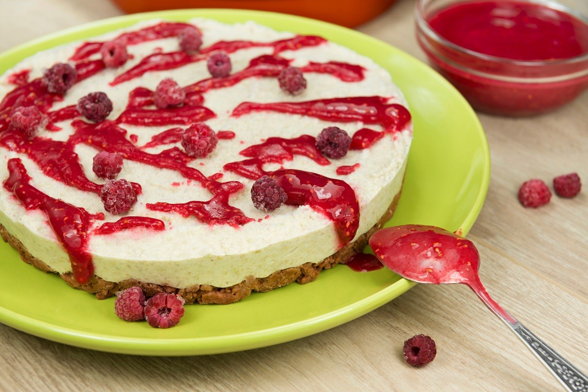 Raw vegan berry cheesecake gluten-free with the frozen raspberry