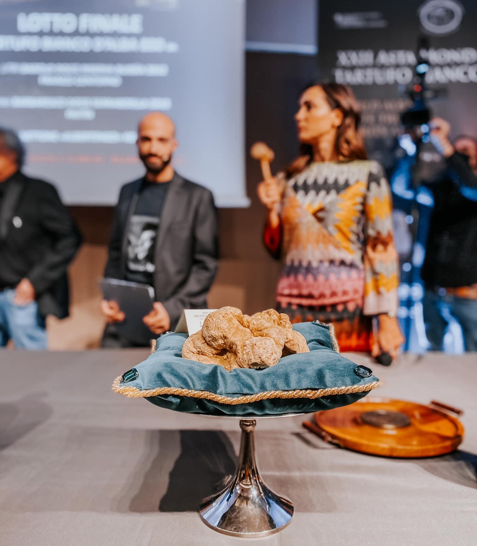Italian Truffle Auction: Record Prices, A Piece Sold Over 100 Thousand Euros