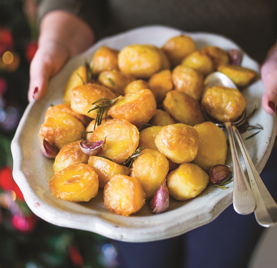 OLIVE’S ULTIMATE CHRISTMAS DINNERCHAROTTE’S GARLIC AND ROSEMARY ROASTIES