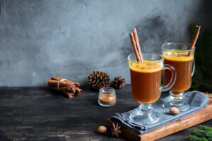 Hot,Buttered,Rum,Cocktail,With,Cinnamon,For,Christmas,And,Winter