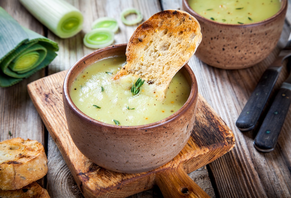 Homemade,Cream,Of,Leek,Soup,With,Croutons,On,Wooden,Table
