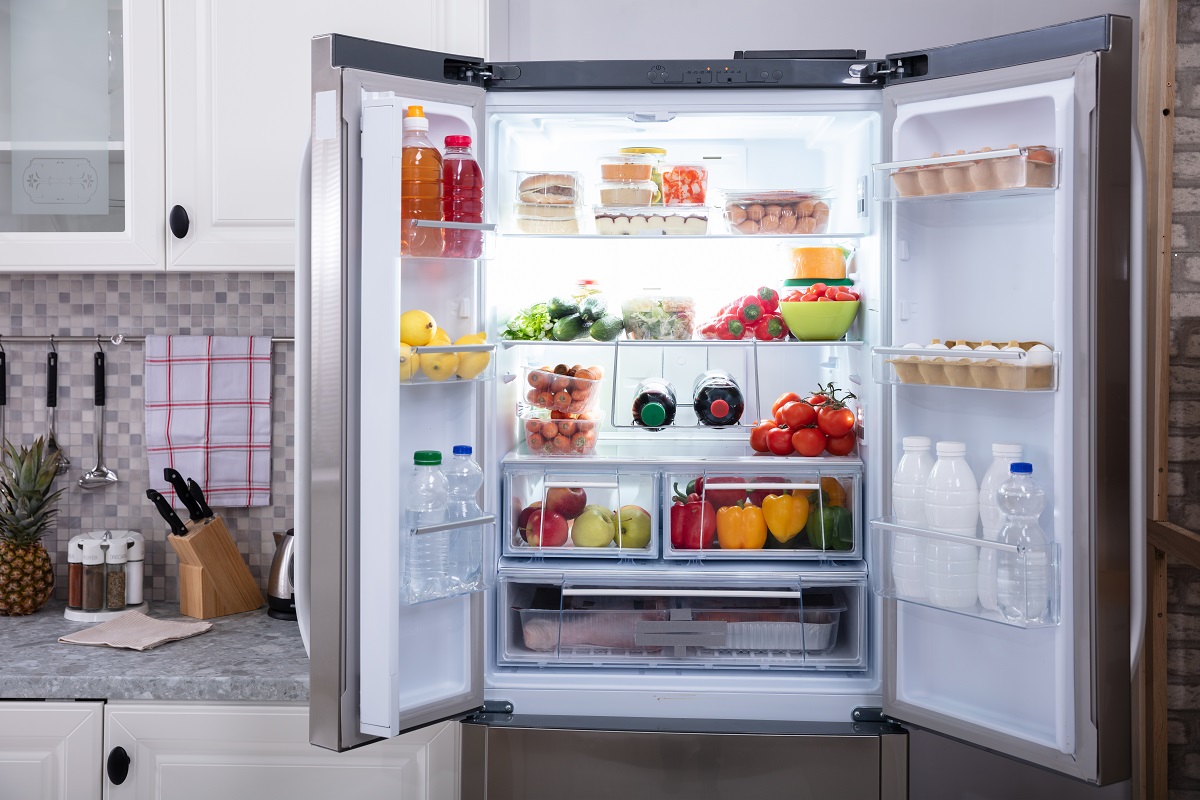 An,Open,Refrigerator,Filled,With,Fresh,Fruits,And,Vegetables