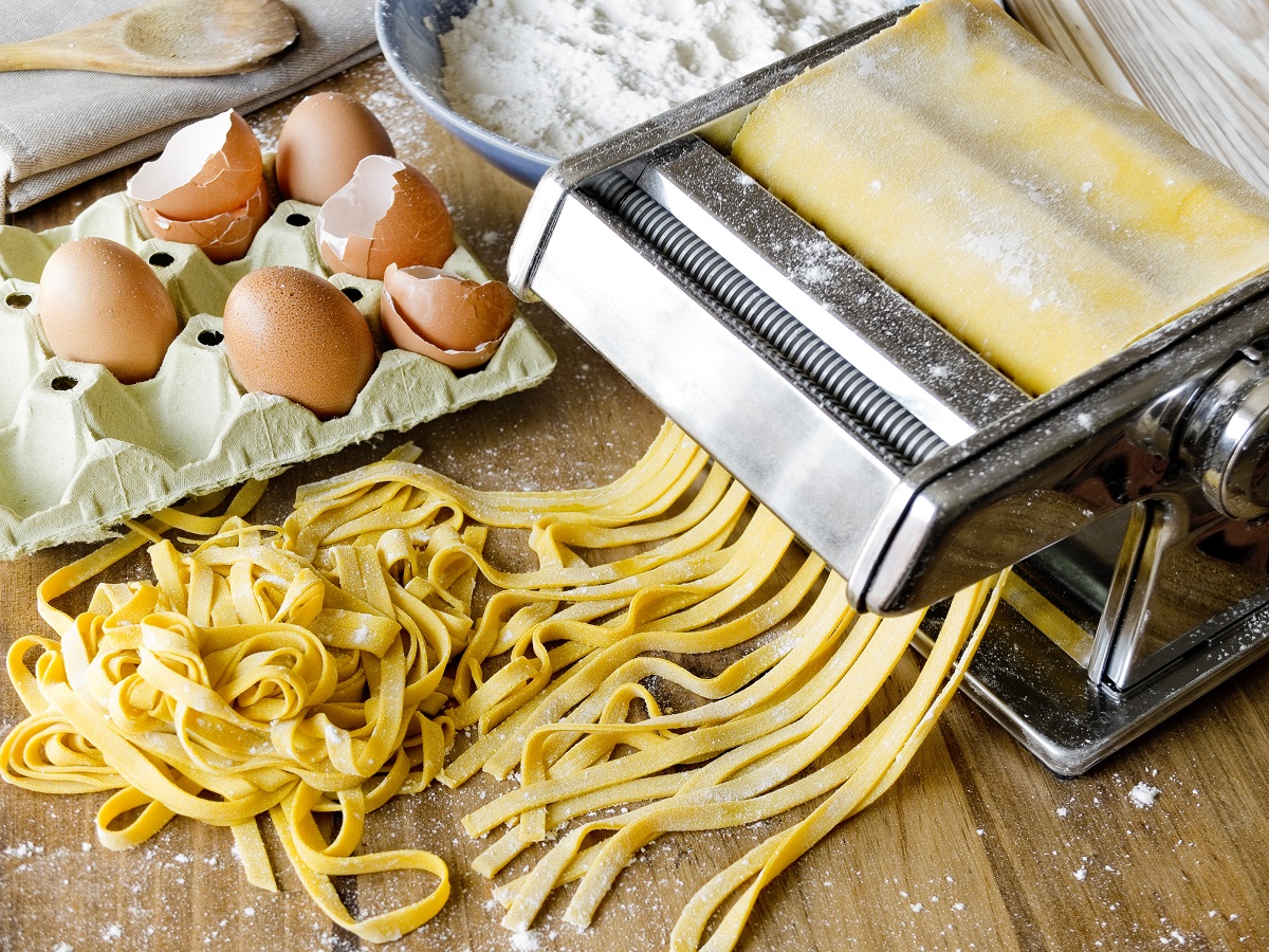 Fresh,Pasta,Cutting,In,Machine.,Fettuccini,Homemade.