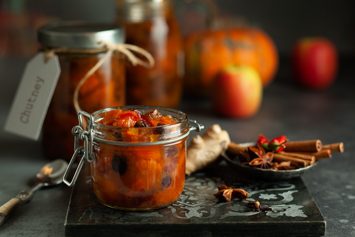 Homemade,Pumpkin,And,Apple,Chutney,With,Raisins,In,Jars,On