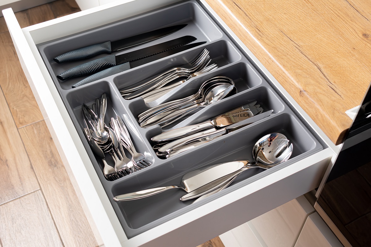 New,Cutlery,Set,In,The,Kitchen,Drawer