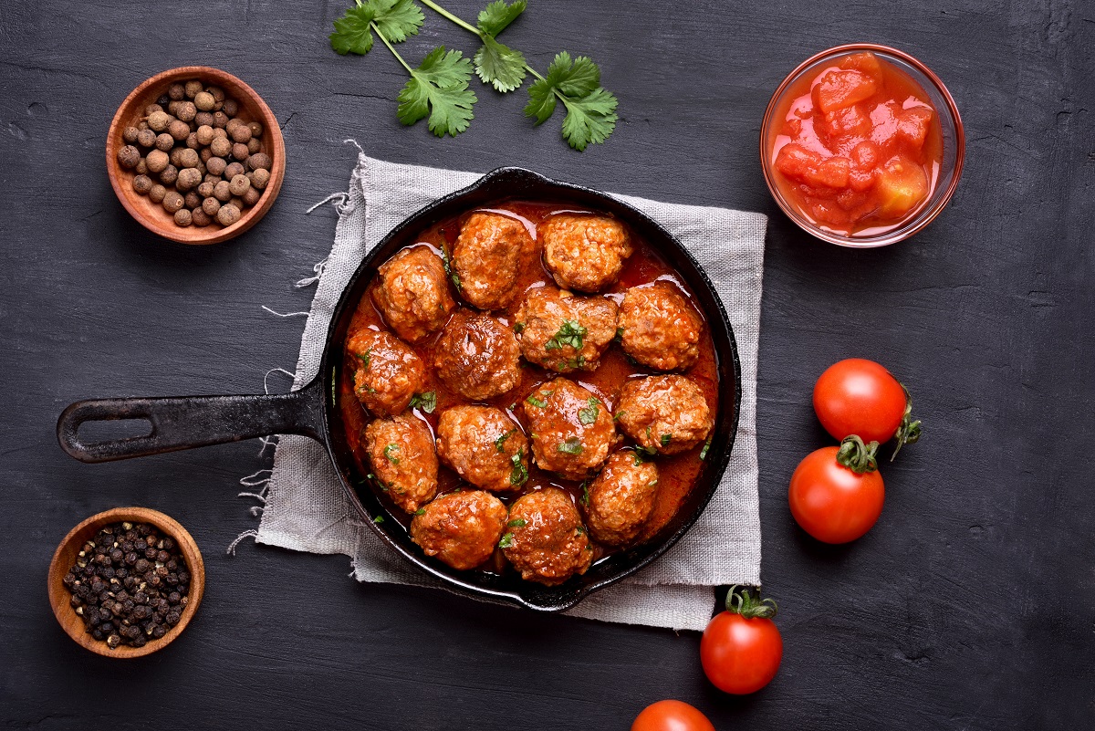 Meatballs,With,Tomato,Sauce,And,Green,Herbs,In,Frying,Pan