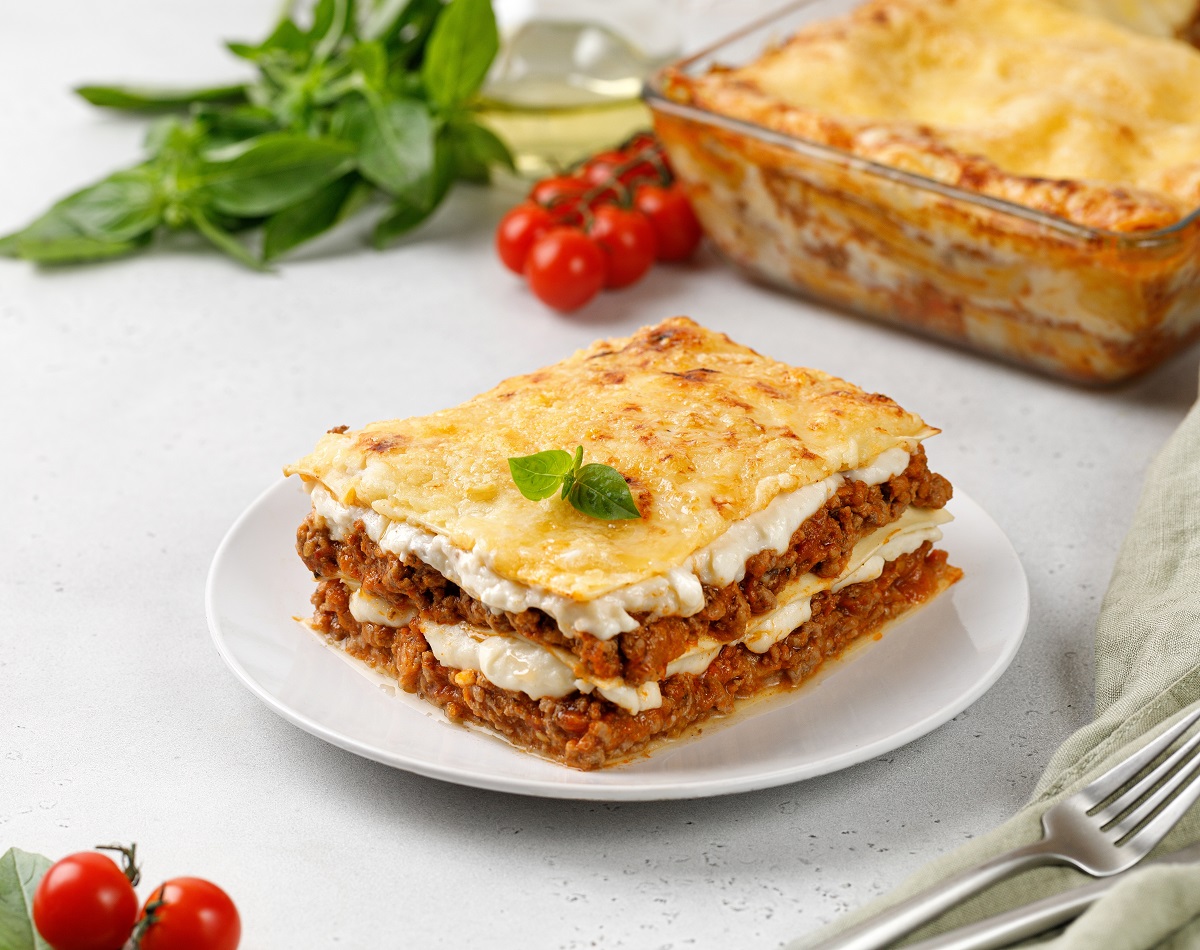 Delicious,Lasagne,With,Bolognese,Meat,Sauce,And,Cheese,On,White