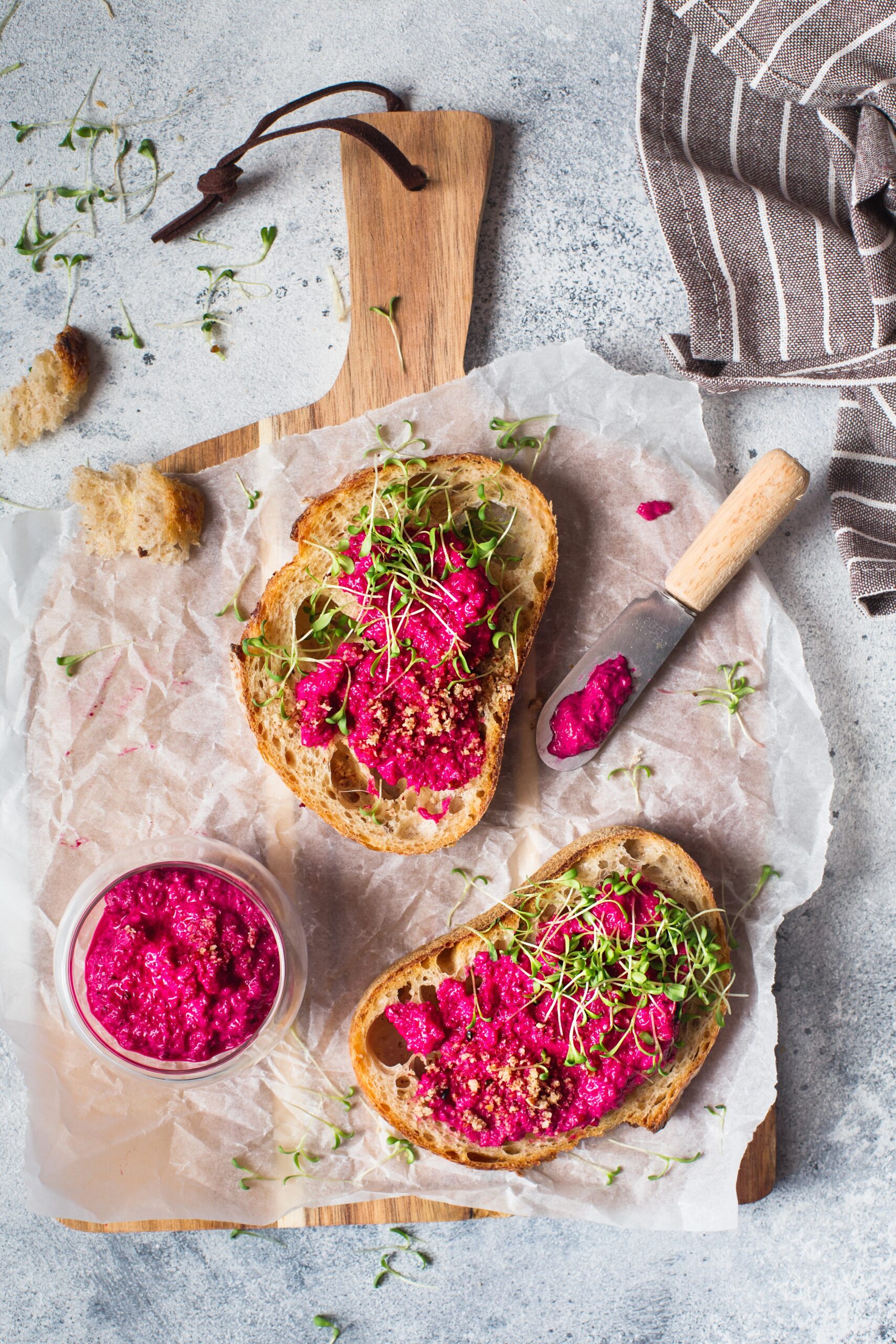 Bruschetta,With,Beetroot,Hummus,Decorated,With,Chopped,Nuts,And,Micro