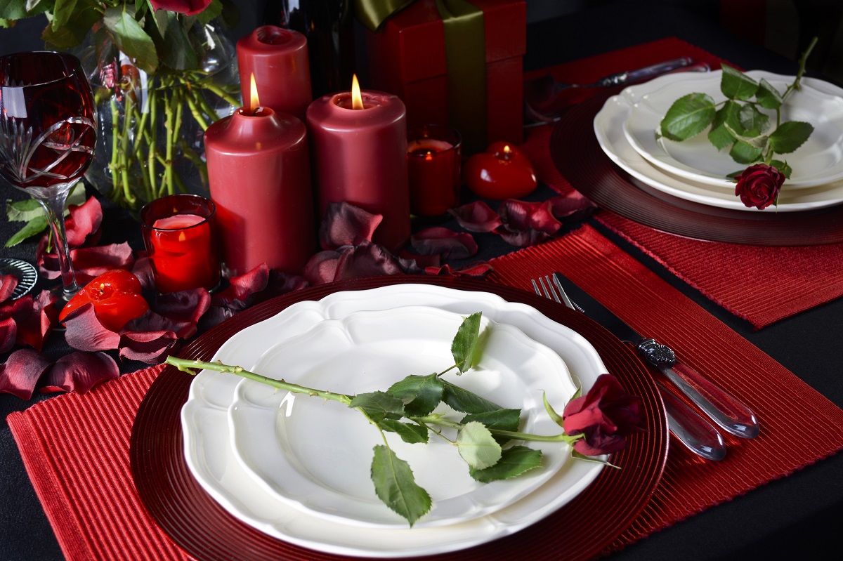 Romantic,Valentine,Candle,Light,Dinner,For,Two,Table,Setting,For
