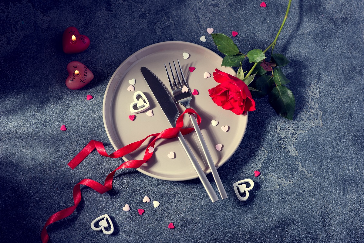 Saint,Valentine,Dinner,Concept,With,Rose,And,Heart,Love,Symbols,