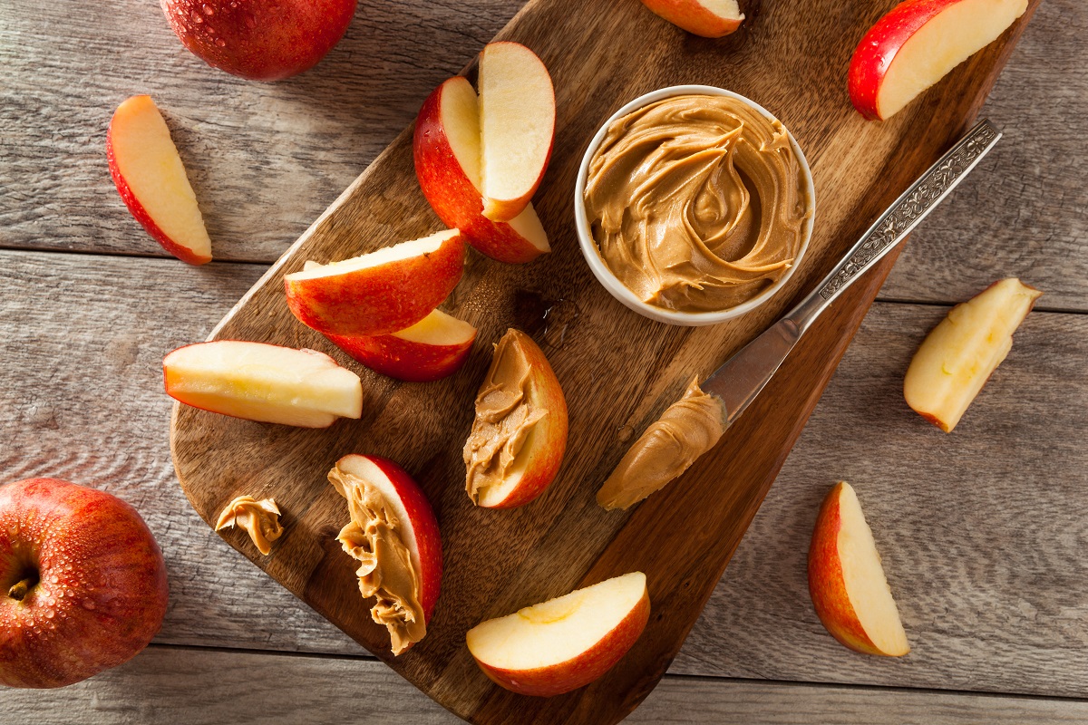Organic,Apples,And,Peanut,Butter,To,Snack,On
