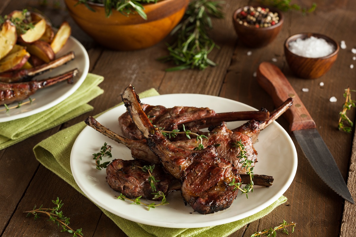 Organic,Grilled,Lamb,Chops,With,Garlic,And,Lime