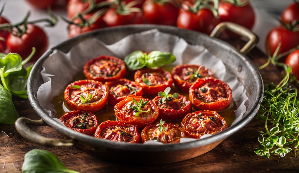 Roasted,Tomatoes,With,Olive,Oil,Thyme,Oregano,And,Basil,In