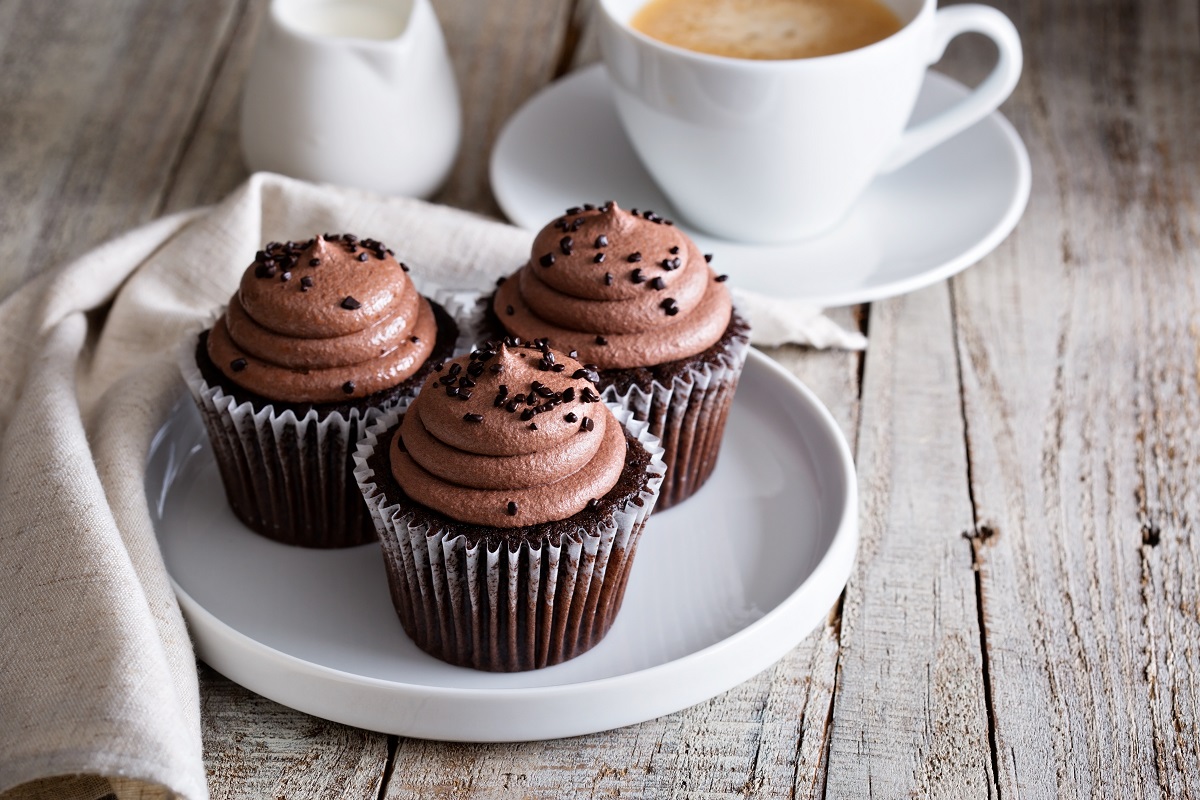 Chocolate,Cupcakes,With,A,Cup,Of,Hot,Black,Coffee