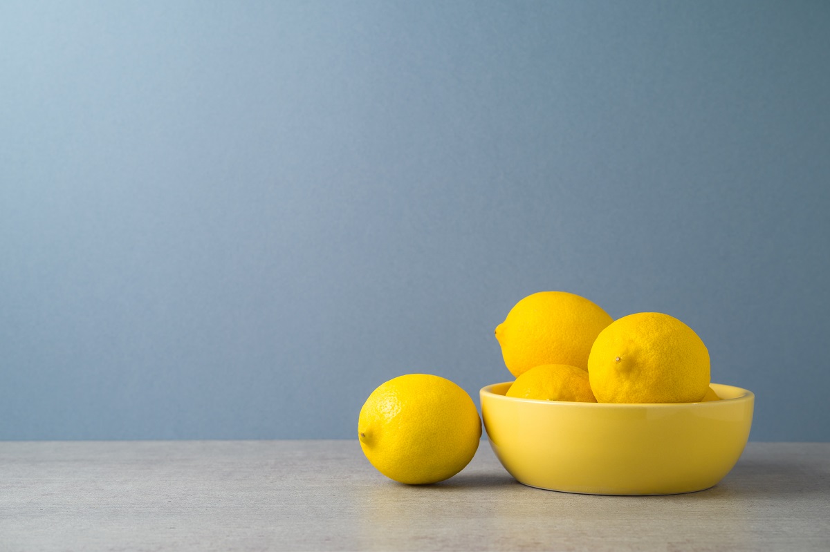 Lemons,In,Yellow,Bowl,Over,Gray,Background.,Modern,Kitchen,Mock