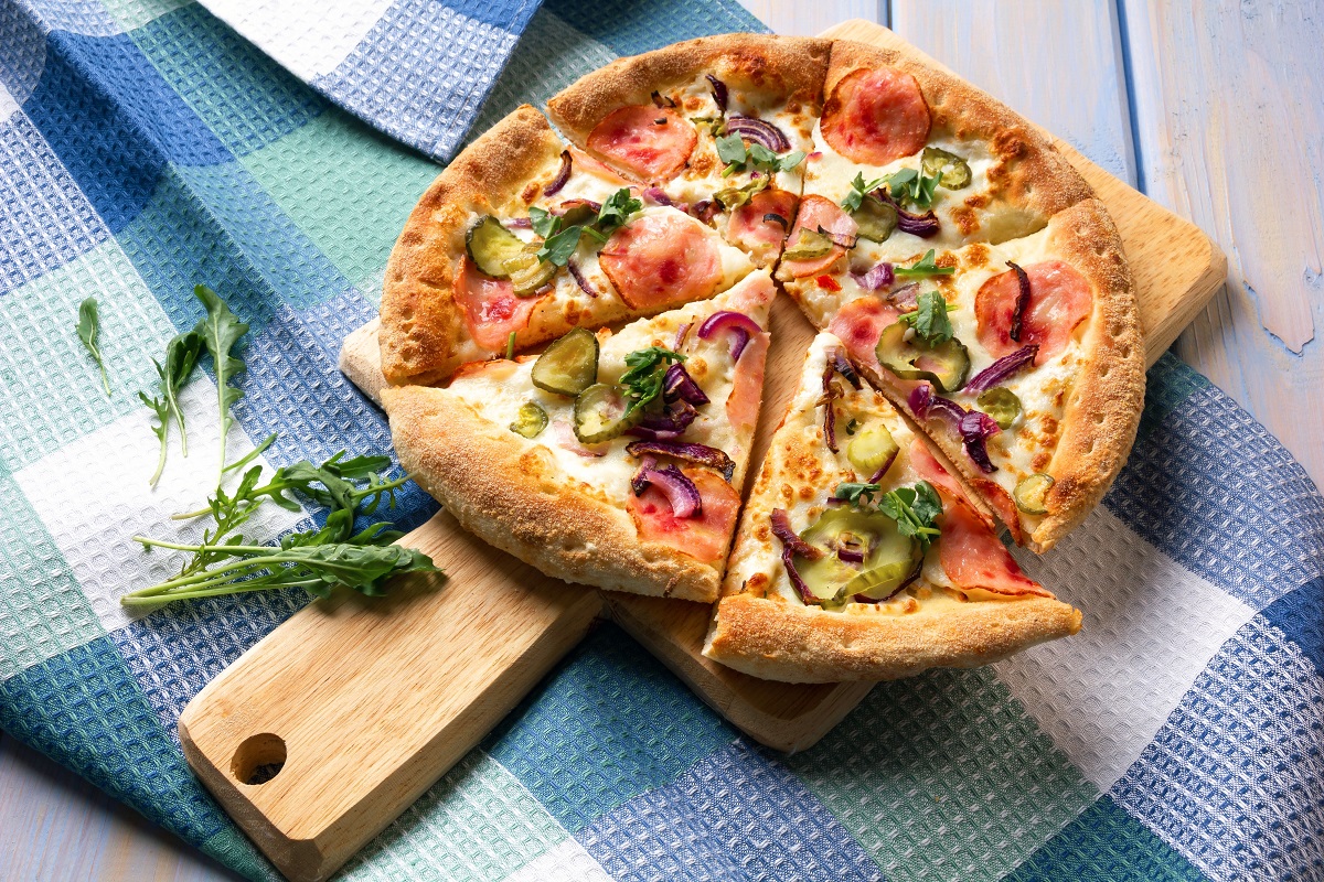 Bacon,Pizza,With,Pickled,Cucumbers,,Red,Onion,And,Arugula,On