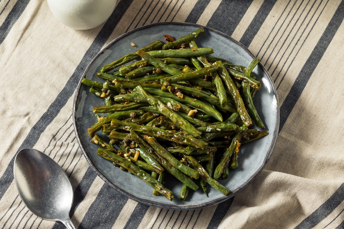 Healthy,Homemade,Roasted,Green,Beans,With,Garlic,And,Capers