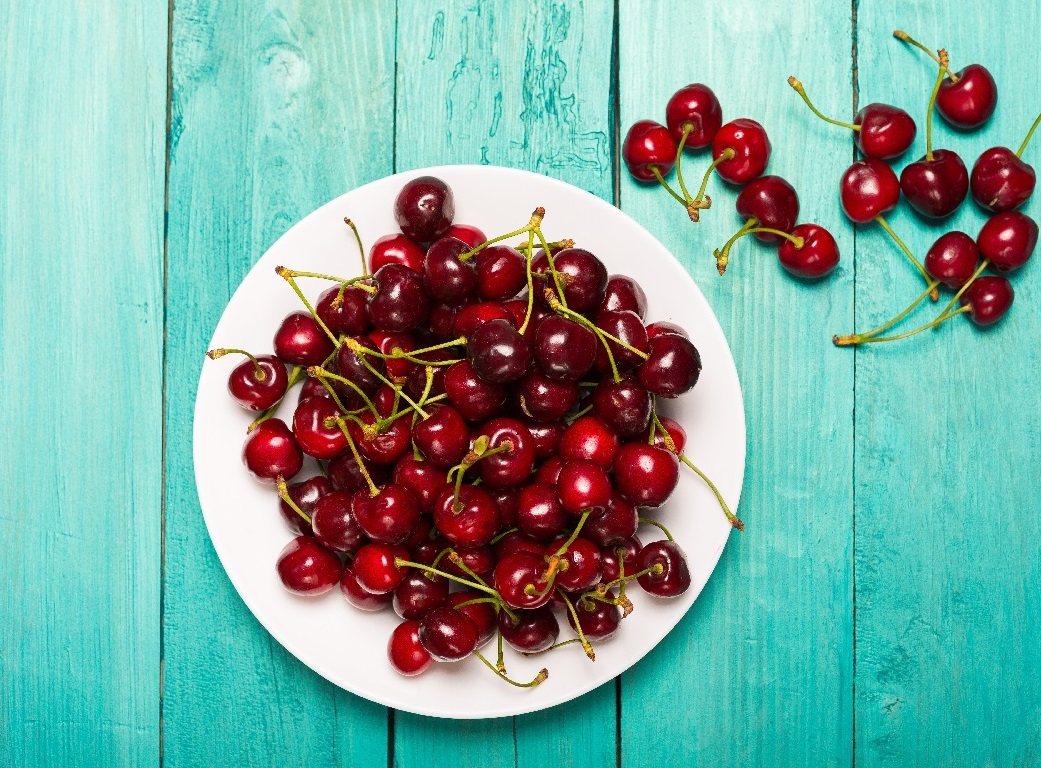 Cherries,On,A,White,Plate,On,A,Bright,Background
