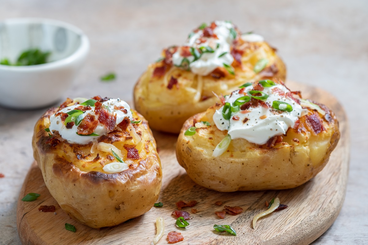 Baked,Loaded,Potato,With,Bacon,,Cheese,,Sour,Cream,And,Onion