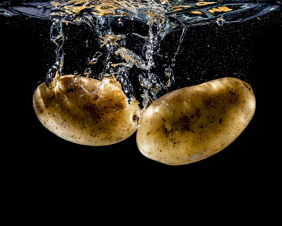 An,Image,Of,Two,Potato,In,The,Water