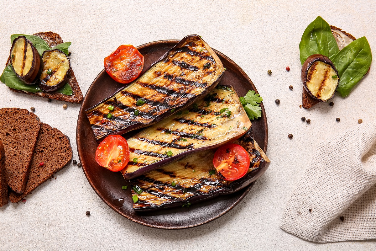 Composition,With,Delicious,Grilled,Eggplants,On,Light,Background