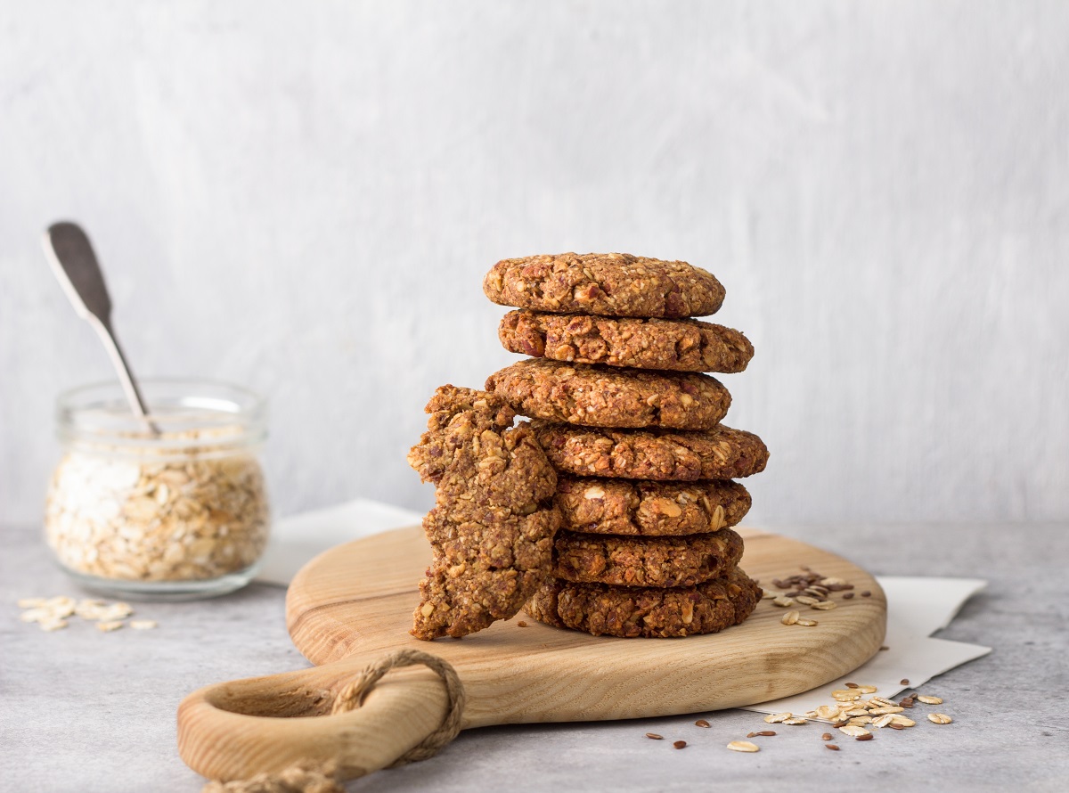 Healthy,Oatmeal,Cookies,With,Dates,,Nuts,And,Flaxseed,On,A