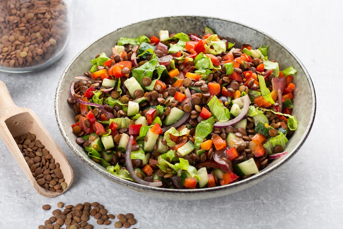 Salad,With,Lentils,And,Vegetables,In,A,Deep,Plate,On