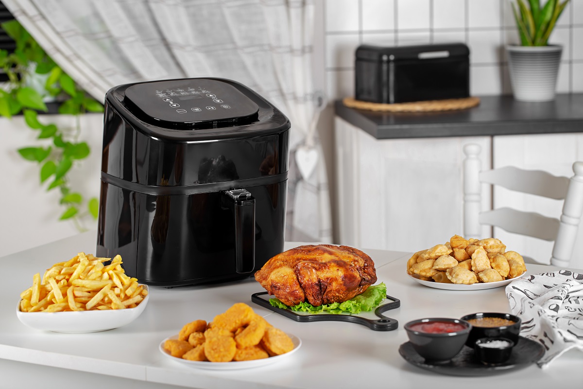 Dishes,Cooked,In,The,Airfryer,On,The,Kitchen,Table