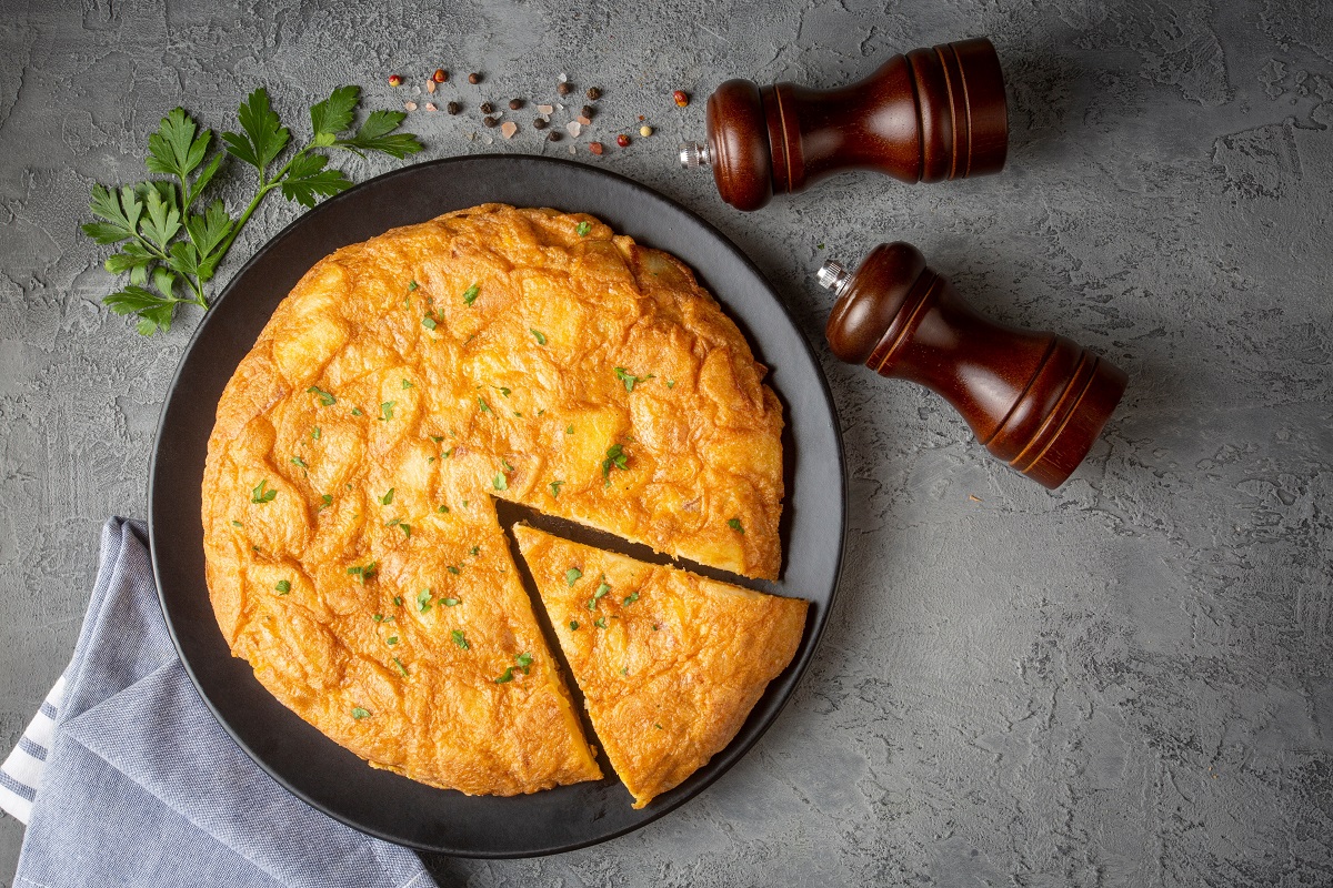 Spanish,Omelette,With,Potatoes,,Typical,Spanish,Cuisine,On,Gray,Concrete