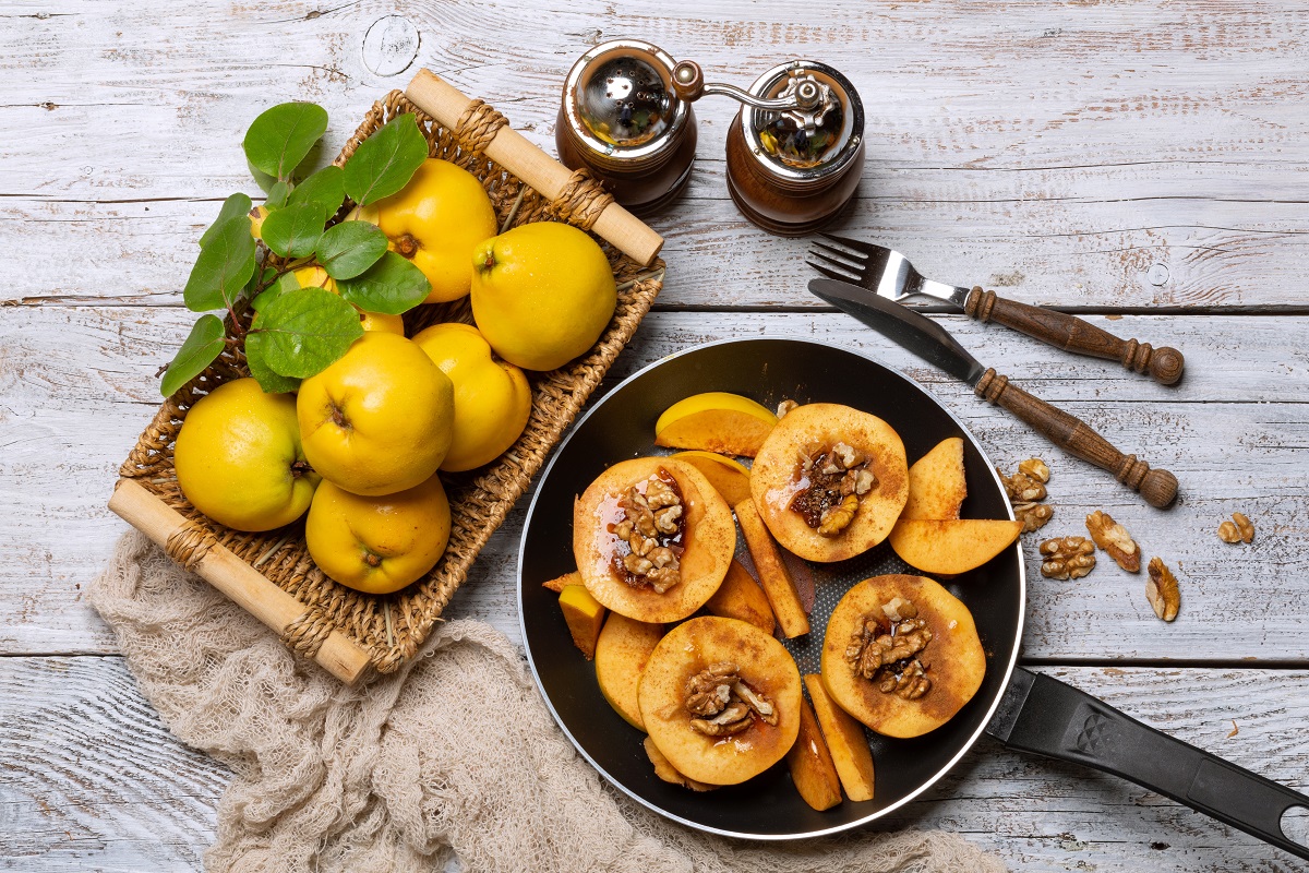 A,Dish,Of,Quince,In,A,Frying,Pan,With,Spices