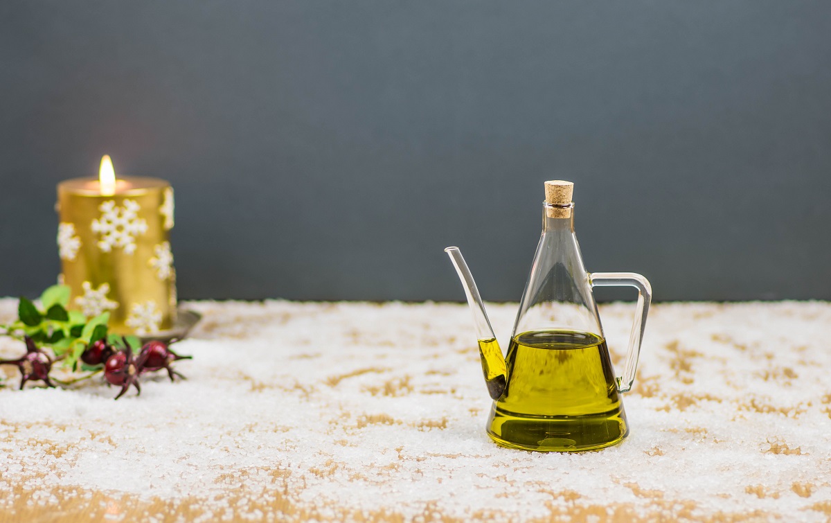 Olive,Oil,In,A,Christmas,Atmosphere