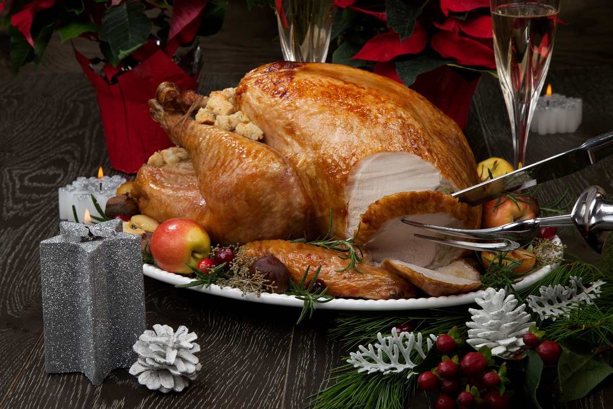 Carving,Garnished,Roasted,Christmas,Turkey,With,Grab,Apples,,Sweet,Chestnut,