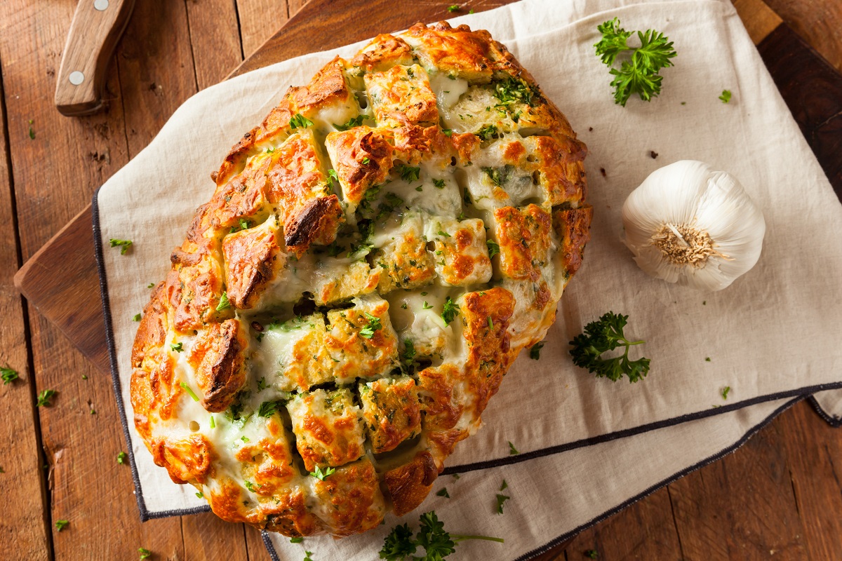 Homemade,Cheesy,Pull,Apart,Bread,With,Garlic,And,Parsley