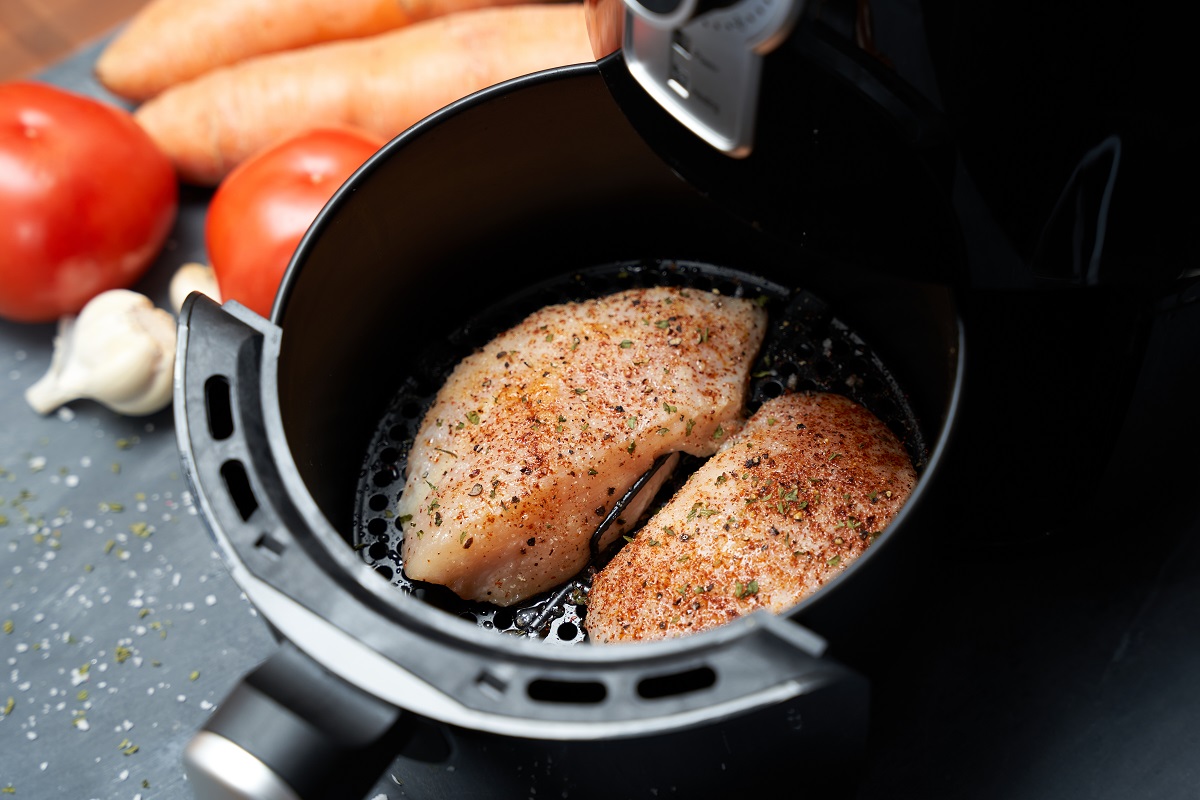 Cooking,Skinless,Chicken,Breast,With,Spices,In,An,Air,Fryer