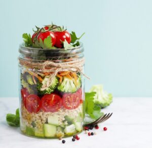 Healthy,Homemade,Mason,Jar,Salad,With,Quinoa,And,Vegetables,-
